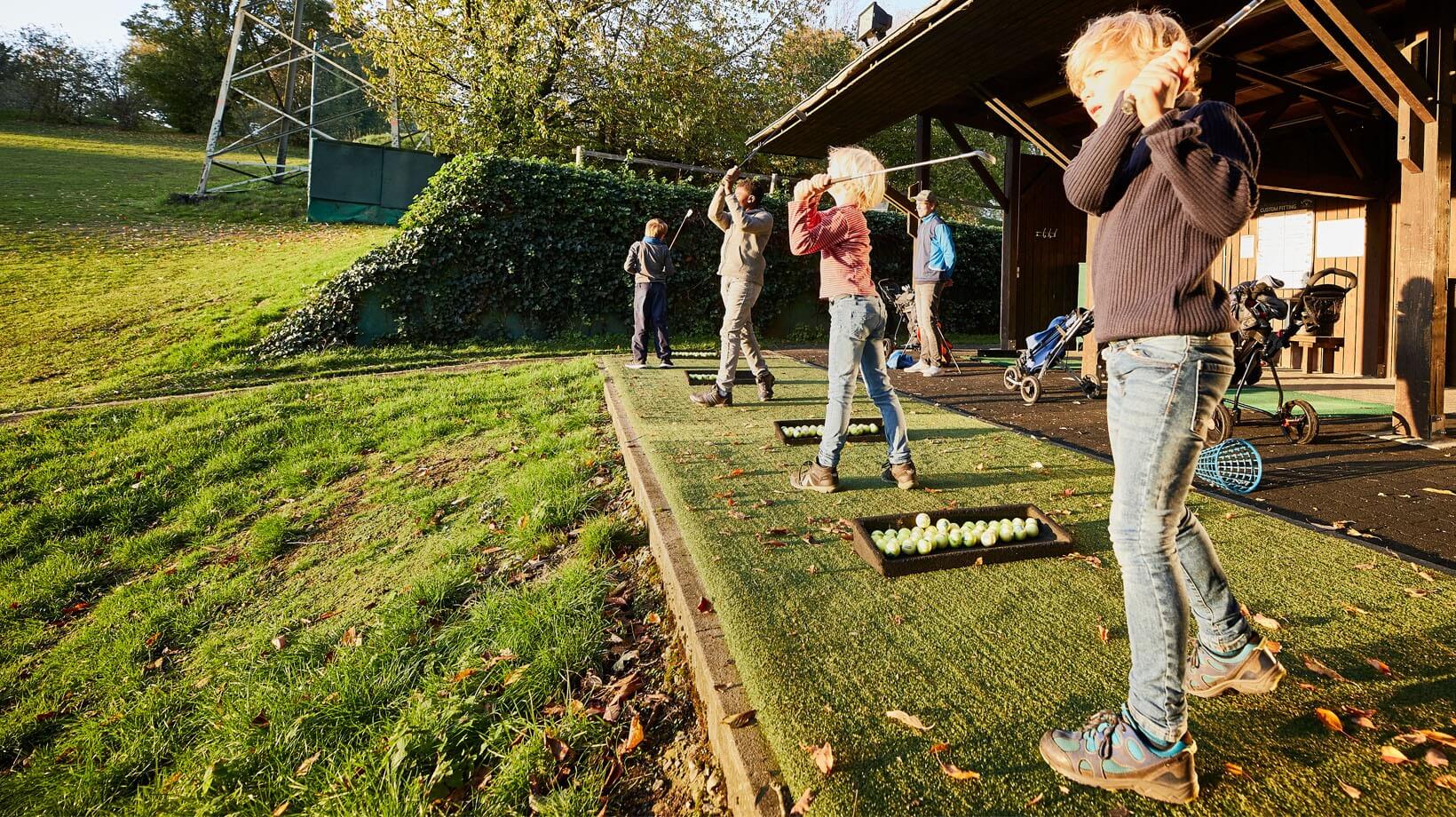 Vom Golfclub finanziertes Kinder- und Jugendtraining.